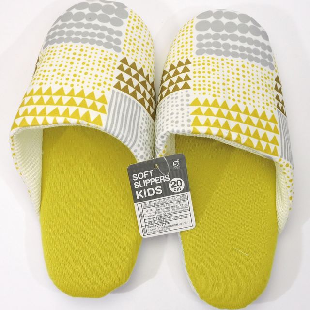 衣料 スリッパ サンダル ソフトスリッパキッズ 北欧柄 イエロー 100均商品で経費削減 ぱちぱち通販