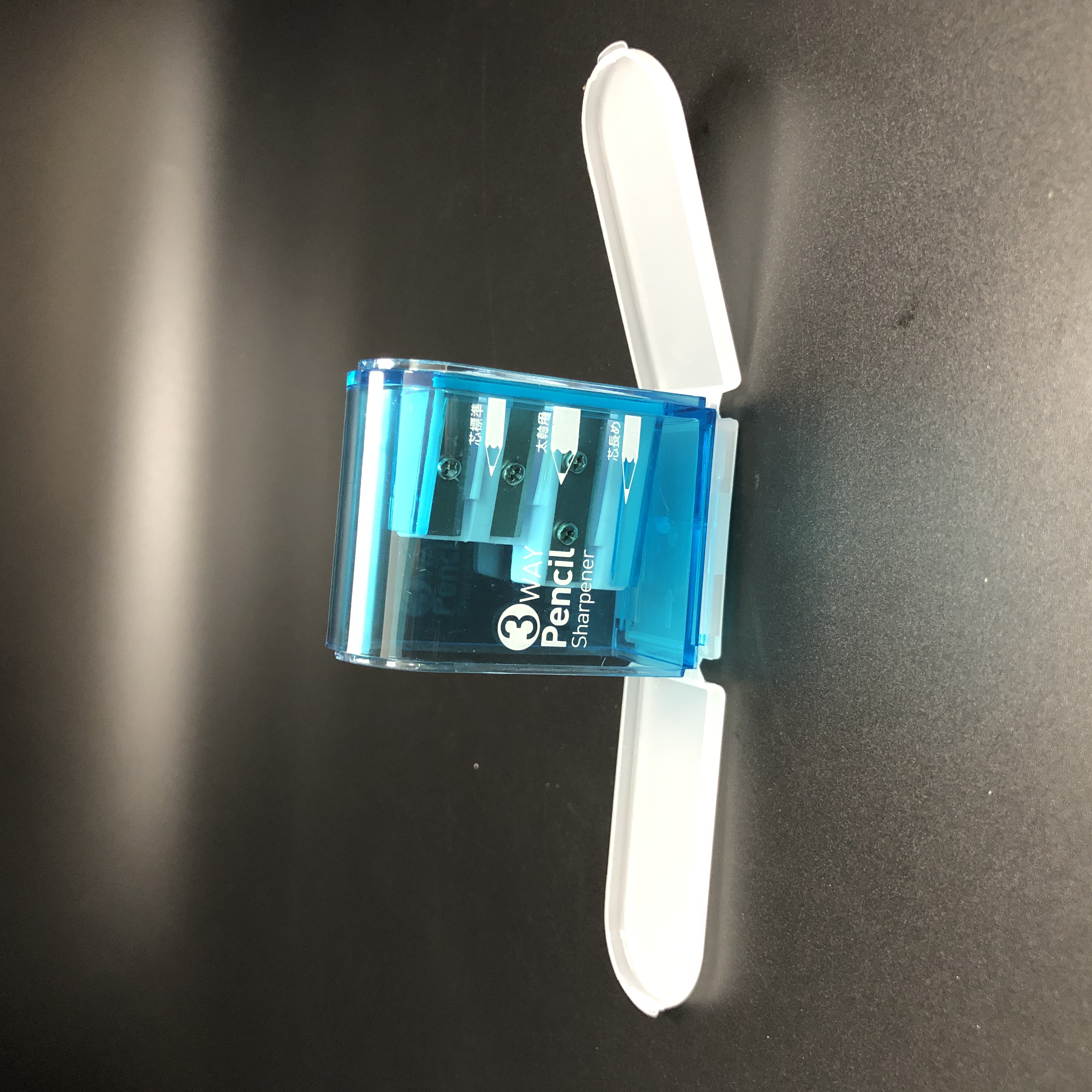 文具 えんぴつ 鉛筆削り 消しゴム キャップ 鉛筆削り器３穴 ブルー 100均商品で経費削減 ぱちぱち通販