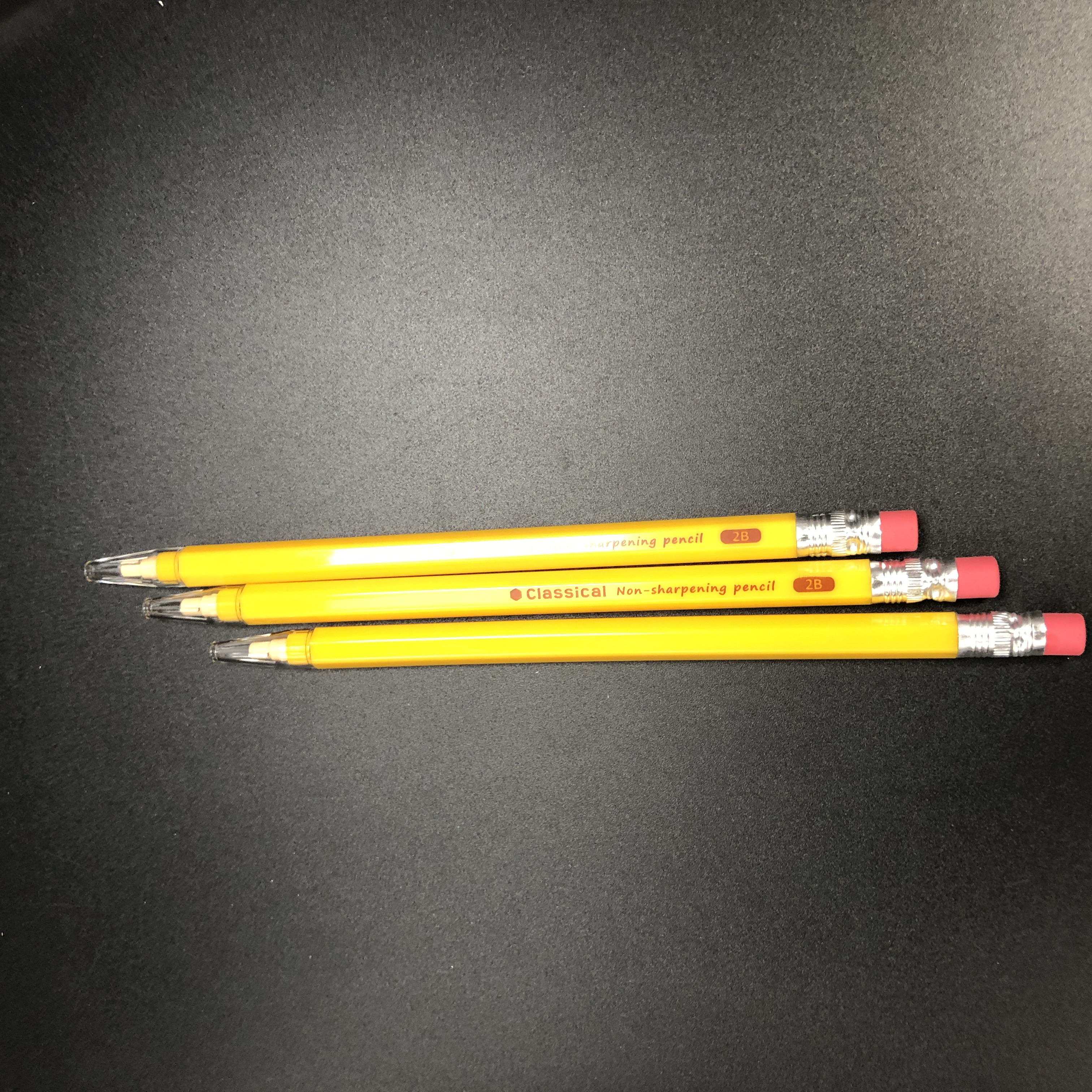 文具 :: 筆記用具 :: 鉛筆・色鉛筆・鉛筆キャップ :: 六角軸ロケット鉛筆 ２Ｂ ３Ｐ(イエロー) - 100均商品で経費削減|ぱちぱち通販
