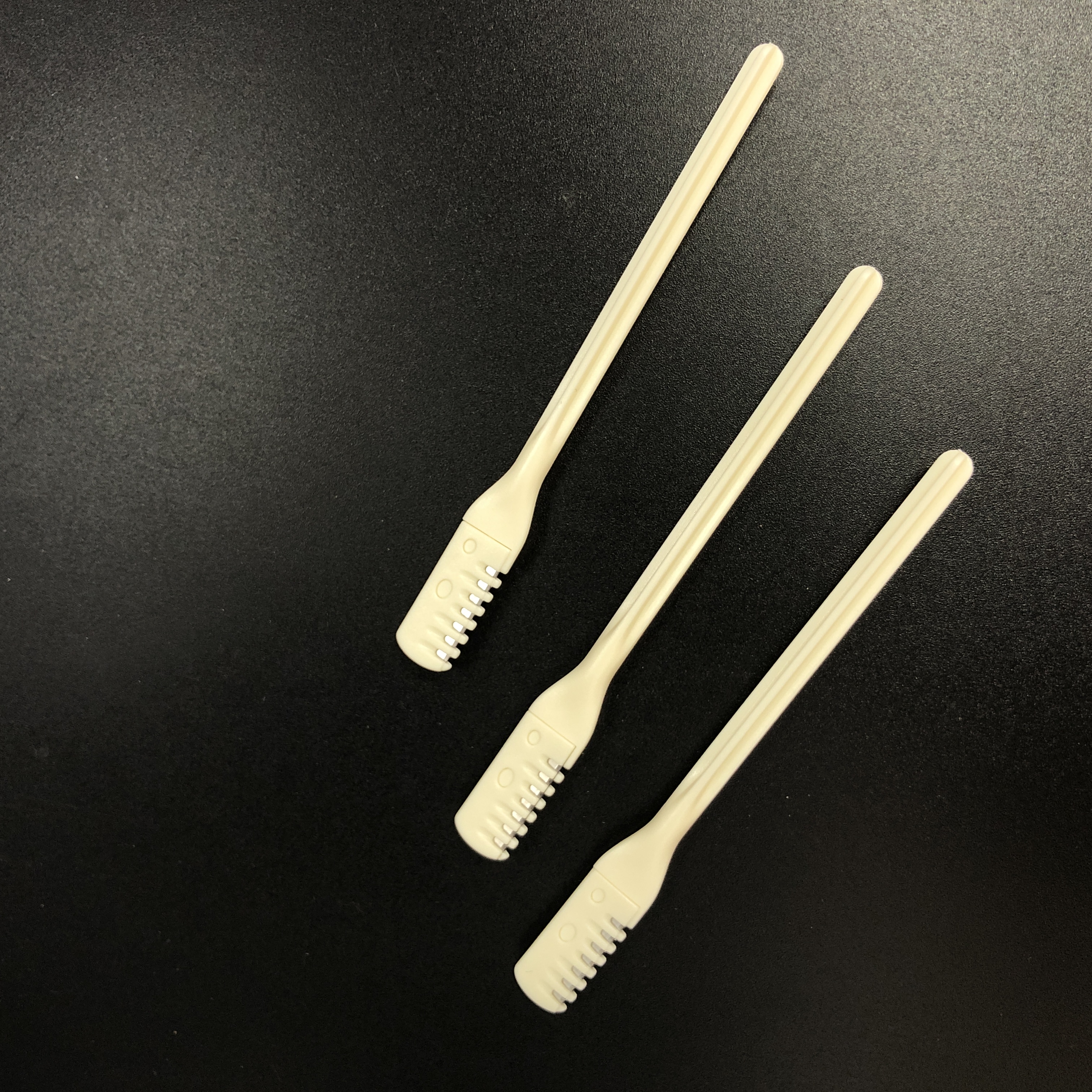 衛生 :: 爪切り・耳かき・カミソリ・綿棒 :: 鼻毛カッター ３本入 - 100均商品で経費削減|ぱちぱち通販
