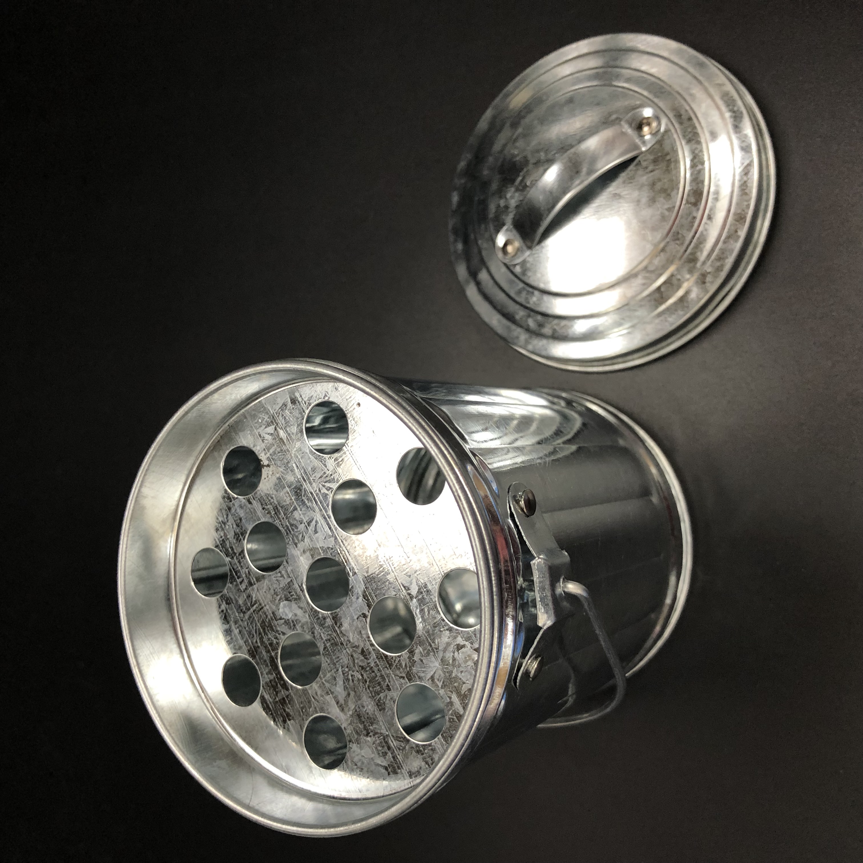 喫煙具・ろうそく・線香 :: 灰皿 :: ふた付バケツ型灰皿 - 100均商品で経費削減|ぱちぱち通販