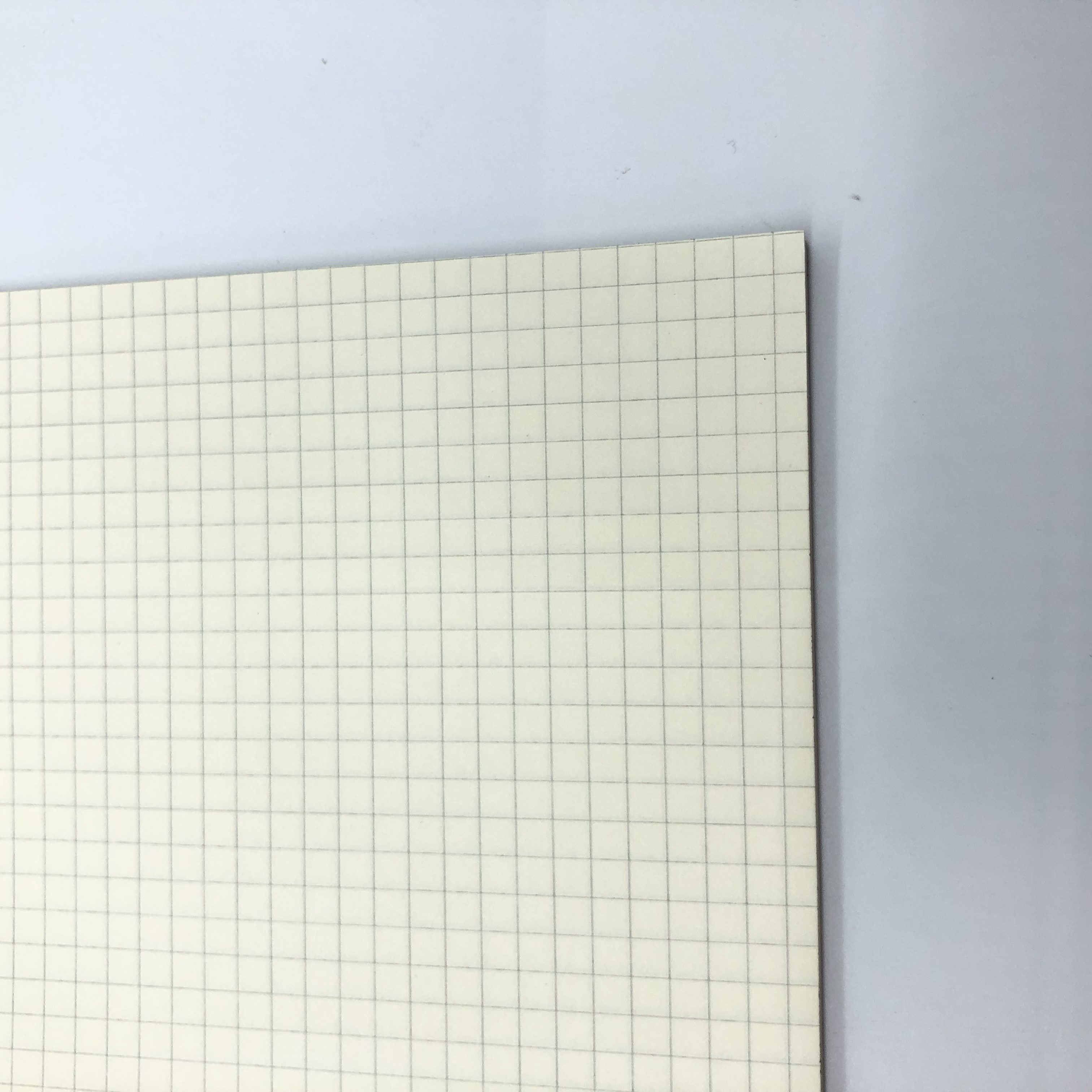 お手頃価格 ノート Ａ４サイズ 糸綴じ ５ｍｍ方眼罫 ４０枚 materialworldblog.com